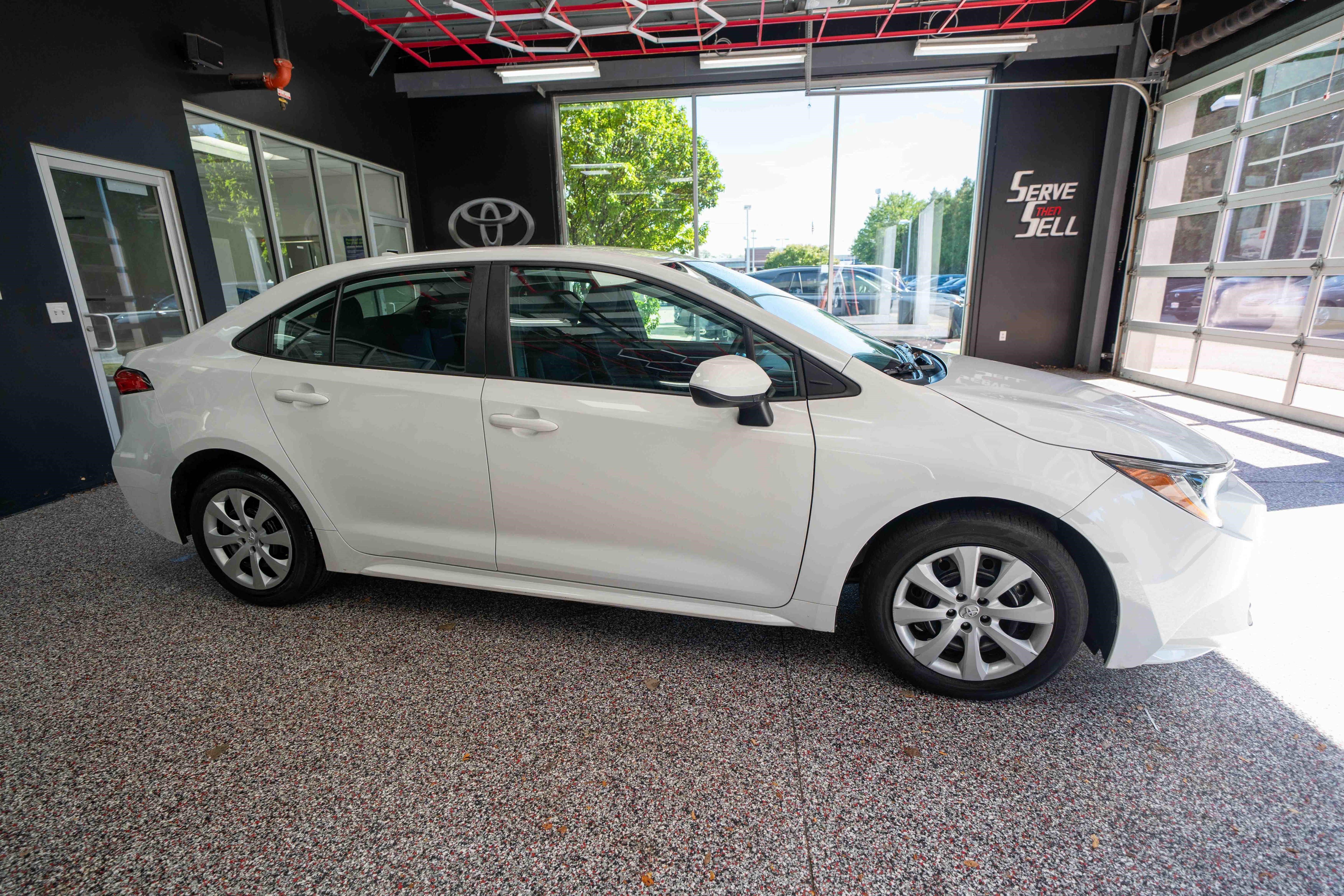 Used 2024 Toyota Corolla LE FWD image 5