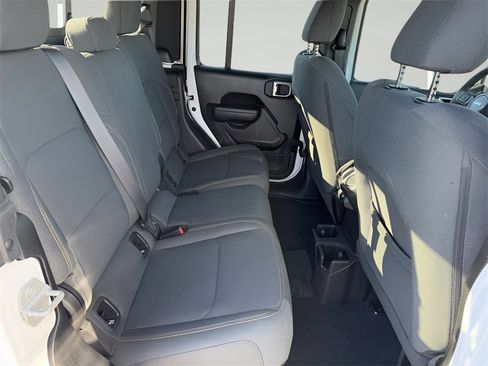 Used 2024 Jeep Gladiator Willys image 28