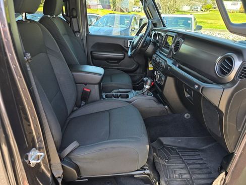Used 2021 Jeep Gladiator Sport image 28