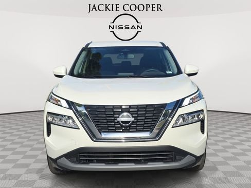Used 2023 Nissan Rogue SV FWD image 2