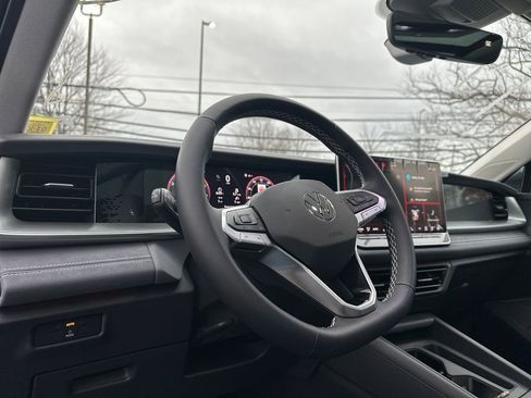 New 2026 Volkswagen Tiguan SE image 6