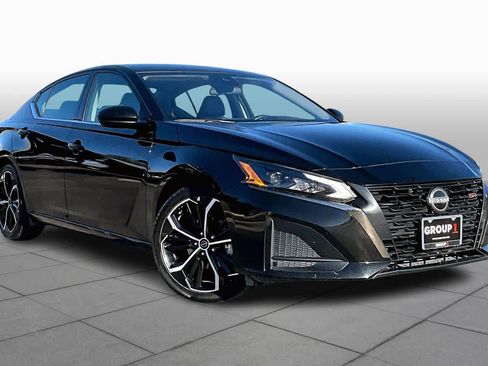 Used 2024 Nissan Altima 2.5 SR image 2