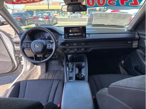 Used 2025 Honda Accord SE image 11