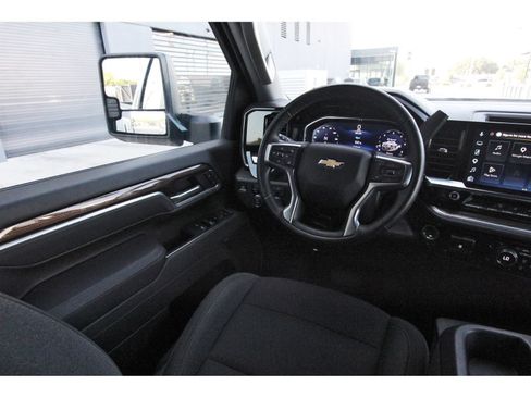 Used 2025 Chevrolet Silverado 2500 LT w/ Convenience Package AWD/4WD image 10