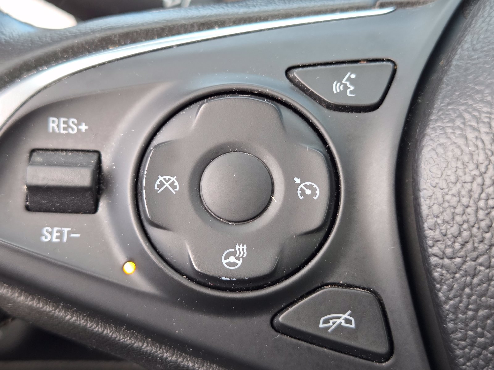 Used 2018 Buick Envision Essence AWD/4WD image 8
