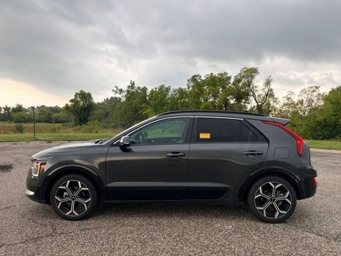 Certified 2025 Kia Niro EX Touring FWD image 2
