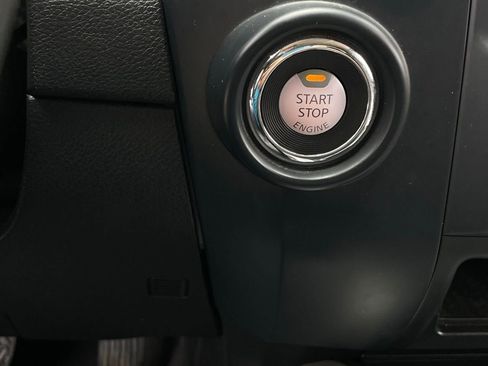 Used 2024 Nissan Titan SV w/ SV Convenience Package RWD image 17
