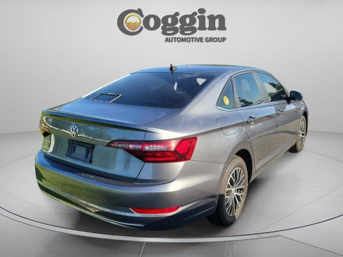 Used 2020 Volkswagen Jetta SE w/ SE Cold Weather Package FWD image 4