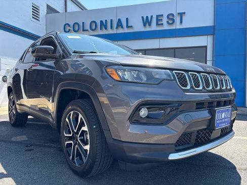 Used 2023 Jeep Compass Limited AWD/4WD image 3