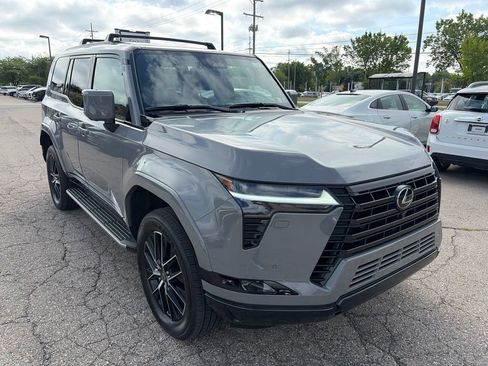 Used 2025 Lexus GX 550 w/ Cold Area Package AWD/4WD image 3