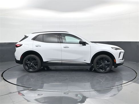 Used 2025 Buick Envision Sport Touring AWD/4WD image 4