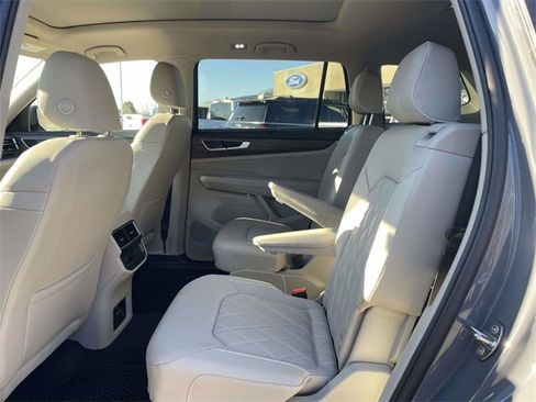 Used 2025 Volkswagen Atlas SEL Premium R-Line image 11