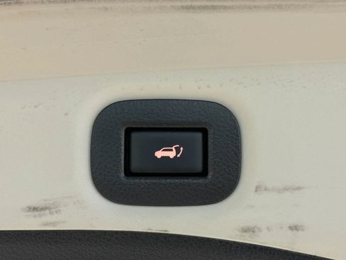 Used 2016 Nissan Rogue SV w/ SV Premium Package AWD/4WD image 21