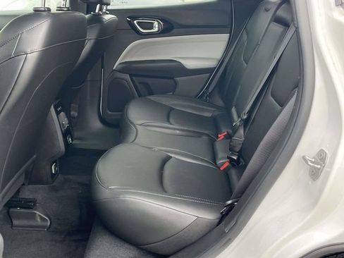 Used 2025 Jeep Compass Limited image 15