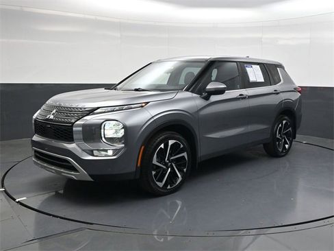 Used 2023 Mitsubishi Outlander SE image 8