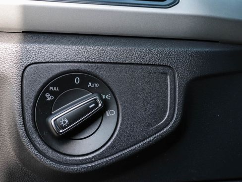 Used 2021 Volkswagen Atlas Cross Sport SE w/ Panoramic Sunroof Package image 23