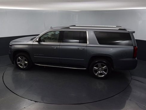 Used 2020 Chevrolet Suburban Premier w/ Premier 6.2L Value Package image 41