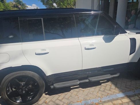 Used 2024 Land Rover Defender 110 X-Dynamic SE image 15