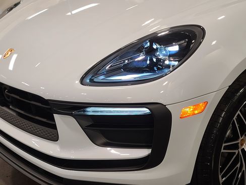 New 2026 Porsche Macan image 32