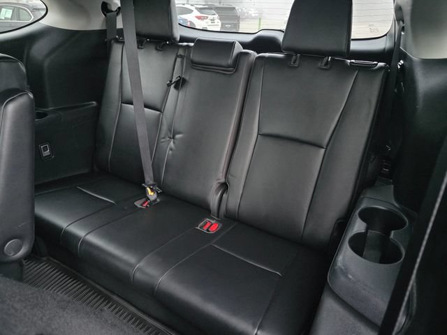 Used 2022 Toyota Highlander XLE AWD/4WD image 19