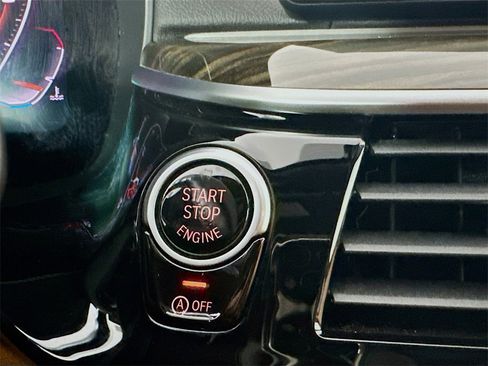 Used 2020 BMW M550i xDrive M550i xDrive w/ Executive Package image 28