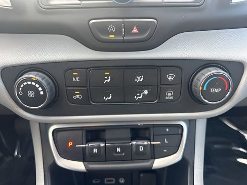 Used 2024 GMC Terrain SLE image 17