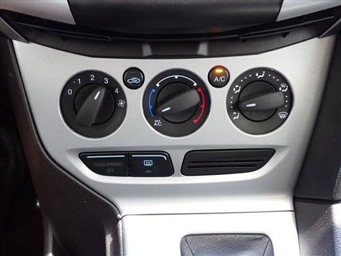 Used 2012 Ford Focus SE FWD image 17