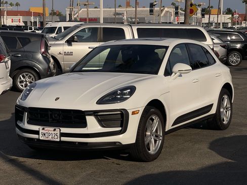 Used 2024 Porsche Macan AWD/4WD image 2