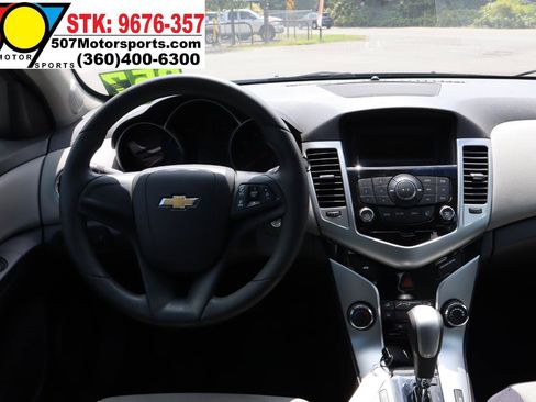 Used 2015 Chevrolet Cruze LS FWD image 19
