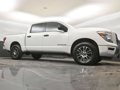 Used 2024 Nissan Titan SV AWD/4WD image 9