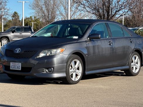 Used 2011 Toyota Camry SE image 8