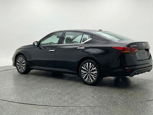 Used 2025 Nissan Altima 2.5 SV FWD image 6