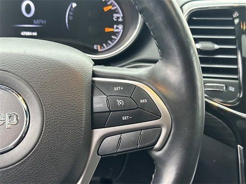 Certified 2022 Jeep Grand Cherokee Laredo X image 29