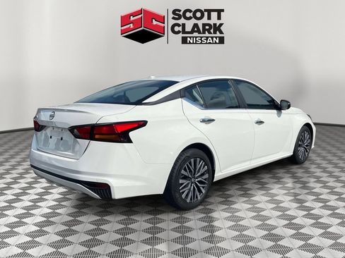Used 2025 Nissan Altima 2.5 SV FWD image 6