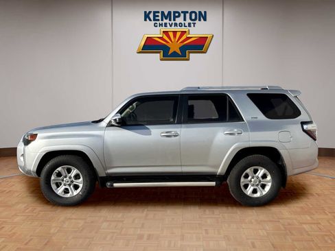 Used 2016 Toyota 4Runner SR5 image 3