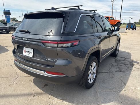 Used 2022 Jeep Grand Cherokee Limited image 6