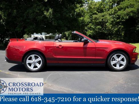 Used 2010 Ford Mustang Convertible RWD image 9