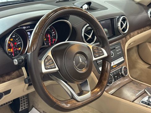 Used 2019 Mercedes-Benz SL 550 image 2