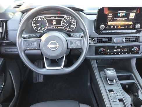 Used 2024 Nissan Pathfinder S FWD image 11