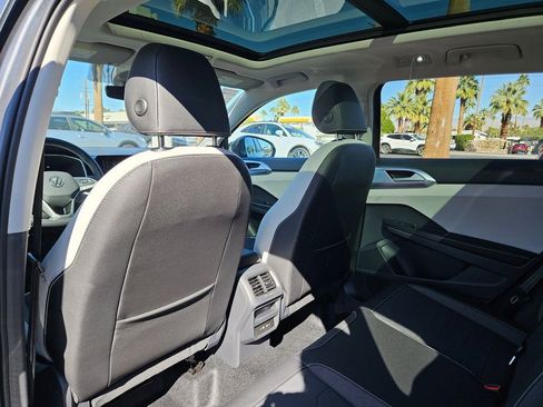 New 2026 Volkswagen Taos SE FWD image 17