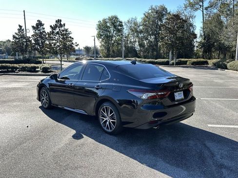 Used 2024 Toyota Camry XLE image 11