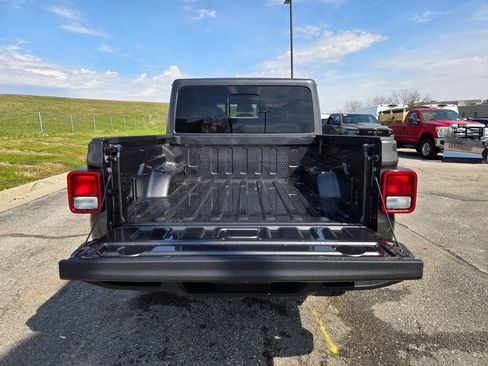 New 2026 Jeep Gladiator Sport AWD/4WD image 28