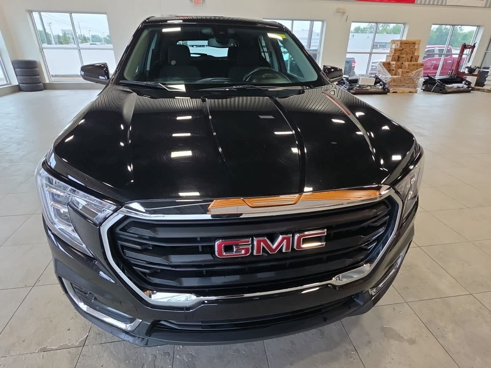 Used 2023 GMC Terrain SLE FWD image 3