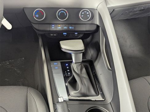 New 2025 Hyundai Elantra SE image 21