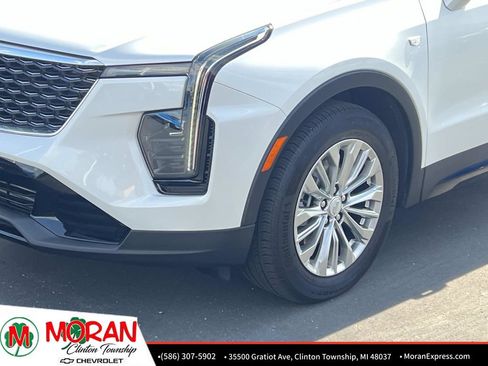 Used 2024 Cadillac XT4 Premium Luxury w/ Cold Weather Package FWD image 10