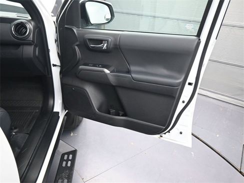 Used 2023 Toyota Tacoma TRD Sport image 11