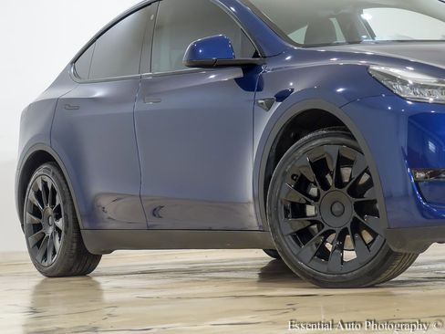 Used 2022 Tesla Model Y Long Range AWD/4WD image 4