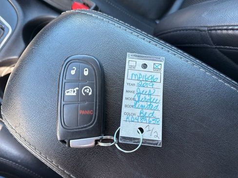 Used 2019 Jeep Cherokee Limited image 16