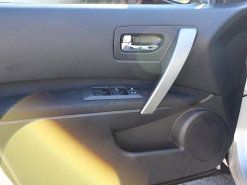 Used 2011 Nissan Rogue S image 14