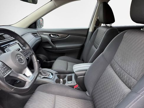 Used 2018 Nissan Rogue SV image 12